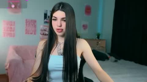 Snapshot of molly_rettyy chatting on July 8, 4:28 am Molly online show from July 8, 4:28 am