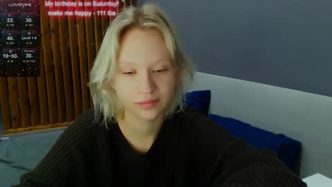 Snapshot of molly_smolly_ chatting on December 6, 3:33 pm lo online show from December 6, 3:33 pm