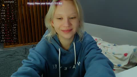 Snapshot of molly_smolly_ chatting on January 4, 2:35 pm lo online show from January 4, 2:35 pm