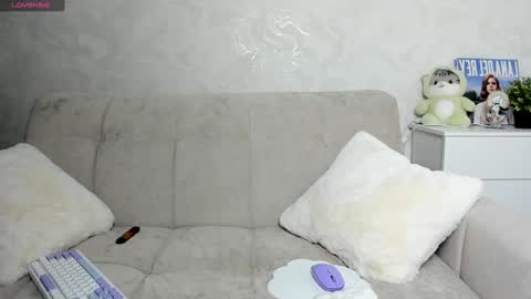 Snapshot of molly_sweetbaby chatting on December 12, 3:48 pm Ill tell you when were private online show from December 12, 3:48 pm