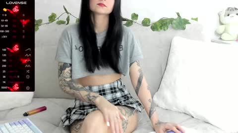 Snapshot of molly_sweetbaby chatting on December 28, 6:08 pm Ill tell you when were private online show from December 28, 6:08 pm