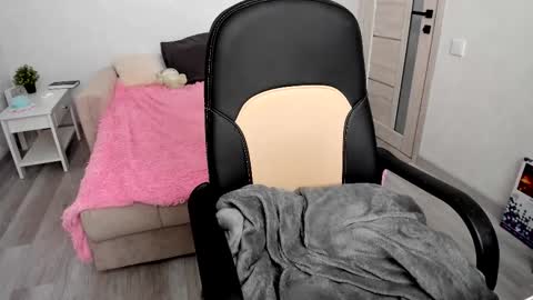 Snapshot of molly_sweetbaby chatting on September 9, 12:26 pm Ill tell you when were private online show from September 9, 12:26 pm