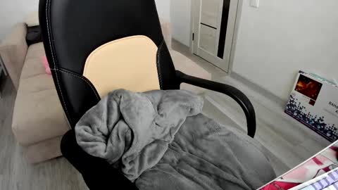 Snapshot of molly_sweetbaby chatting on September 28, 9:14 am Ill tell you when were private online show from September 28, 9:14 am