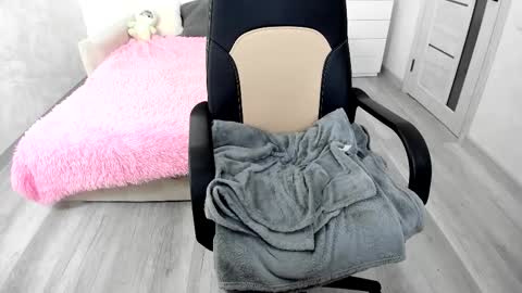 Snapshot of molly_sweetbaby chatting on October 10, 12:26 pm Ill tell you when were private online show from October 10, 12:26 pm