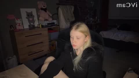 Snapshot of mollybrith chatting on November 11, 9:04 pm MollyBrith online show from November 11, 9:04 pm