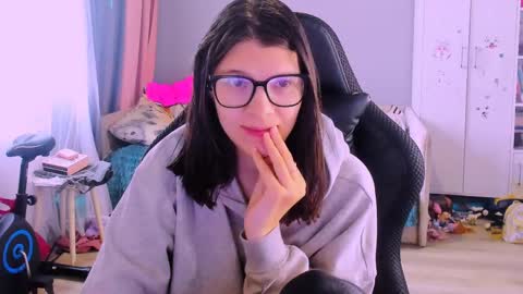  KIRA  online show from May 26, 2:07 am