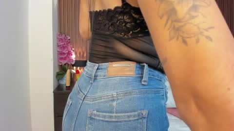 Snapshot of mollylove_ chatting on April 24, 7:05 pm mollylove_ online show from April 24, 7:05 pm