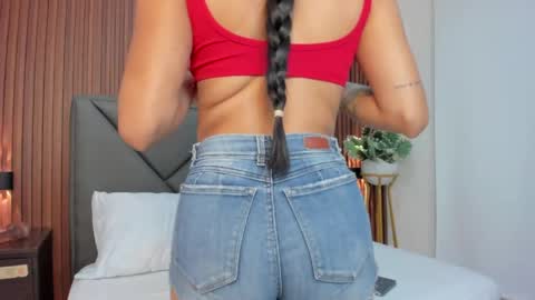 Snapshot of mollylove_ chatting on May 2, 7:19 pm mollylove_ online show from May 2, 7:19 pm