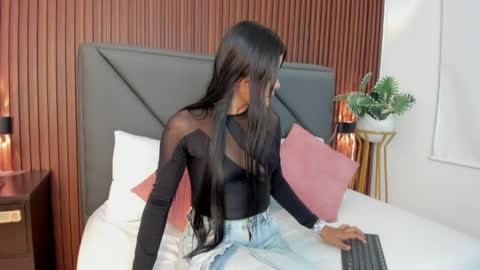Snapshot of mollylove_ chatting on May 9, 7:41 pm mollylove_ online show from May 9, 7:41 pm