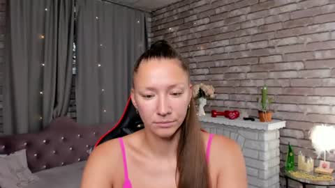 hi im Molly heregreat boobs big heart  warm pussy  online show from July 18, 12:37 am