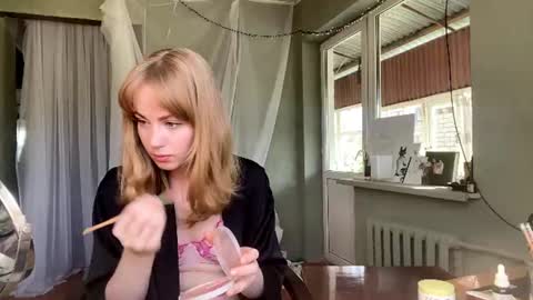 Snapshot of molyangel chatting on June 15, 1:24 pm Oksana online show from June 15, 1:24 pm