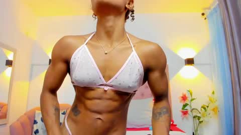 molyrestrepo online show from April 24, 8:22 pm