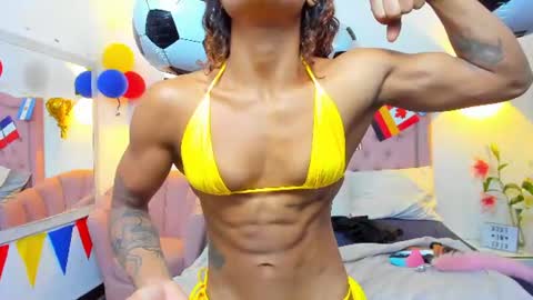 molyrestrepo online show from July 11, 8:55 pm