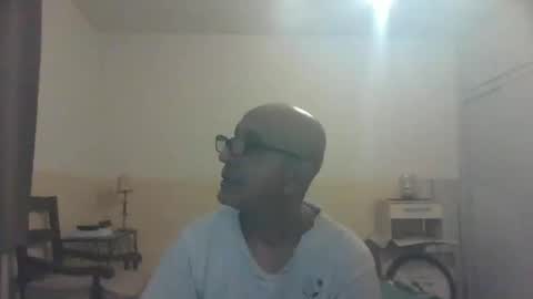 Snapshot of moment71200 chatting on January 2, 8:35 pm moment71200 online show from January 2, 8:35 pm