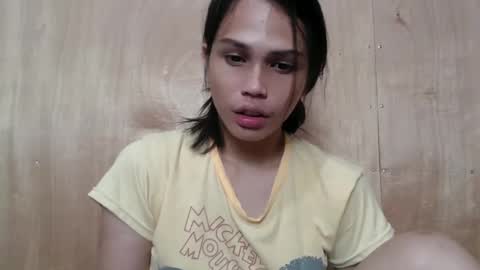 Snapshot of momi_khem019 chatting on March 1, 1:29 pm MOMIKHEM online show from March 1, 1:29 pm