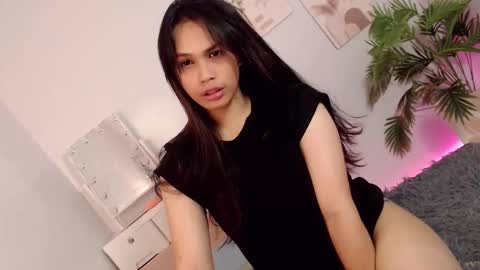 Snapshot of momi_khem019 chatting on September 24, 8:06 am MOMIKHEM online show from September 24, 8:06 am