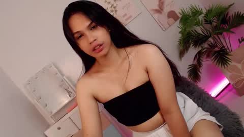Snapshot of momi_khem019 chatting on September 25, 7:01 am MOMIKHEM online show from September 25, 7:01 am