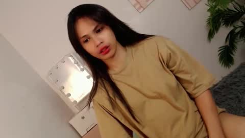 Snapshot of momi_khem019 chatting on October 4, 2:31 am MOMIKHEM online show from October 4, 2:31 am