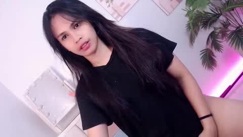 Snapshot of momi_khem019 chatting on October 8, 6:22 am MOMIKHEM online show from October 8, 6:22 am