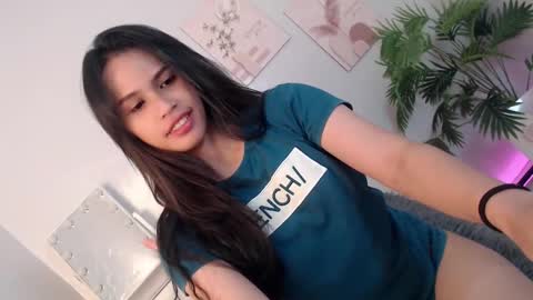 Snapshot of momi_khem019 chatting on October 19, 6:47 am MOMIKHEM online show from October 19, 6:47 am