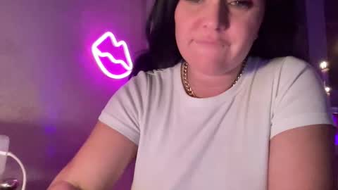 Snapshot of momiyaa chatting on January 5, 5:27 pm Rihanna online show from January 5, 5:27 pm