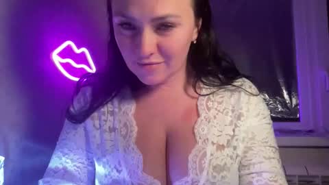 Snapshot of momiyaa chatting on January 7, 4:31 pm Rihanna online show from January 7, 4:31 pm