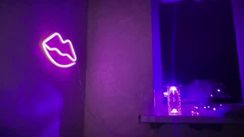 Snapshot of momiyaa chatting on January 11, 5:29 pm Rihanna online show from January 11, 5:29 pm