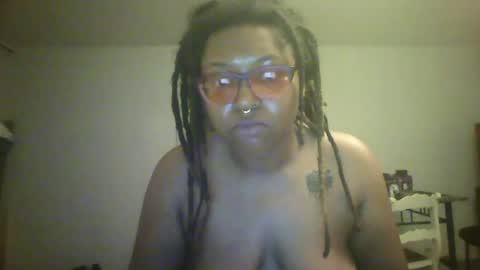 Snapshot of mommiemilkers2000 chatting on July 15, 2:50 am mommiemilkers2000 online show from July 15, 2:50 am
