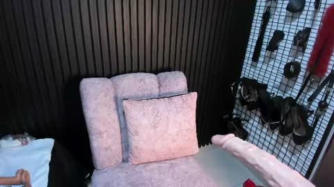 Snapshot of mommy_huge_ass chatting on July 16, 2:45 pm Victoria online show from July 16, 2:45 pm