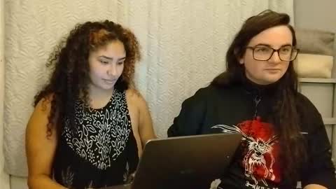 Snapshot of mommybubbles2 chatting on February 24, 4:04 pm Mommy Bubbles online show from February 24, 4:04 pm