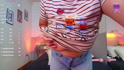 Snapshot of mommyissuess_ chatting on January 21, 4:54 am Daphne  online show from January 21, 4:54 am