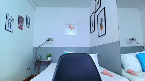 Snapshot of mommyissuess_ chatting on January 23, 11:15 pm Daphne  online show from January 23, 11:15 pm