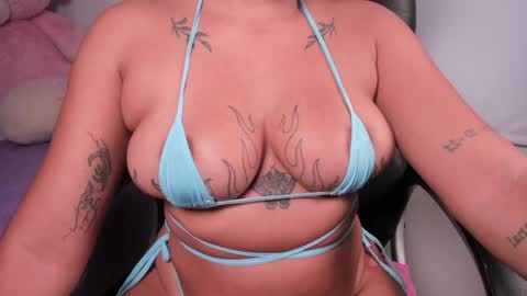 Momo  online show from April 16, 4:13 am