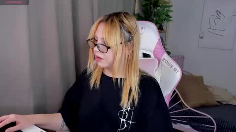 mon1ca_jones online show from October 20, 1:17 am