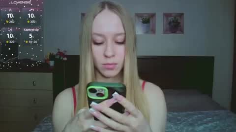 Snapshot of mona__liza chatting on February 12, 4:35 pm Mona online show from February 12, 4:35 pm