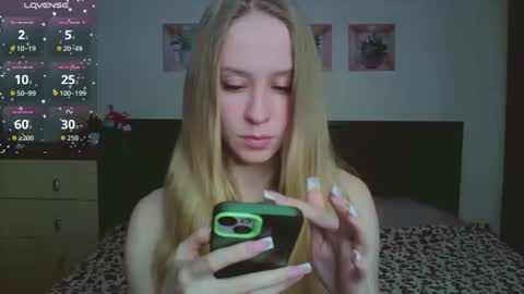 Snapshot of mona__liza chatting on February 19, 4:58 pm Mona online show from February 19, 4:58 pm