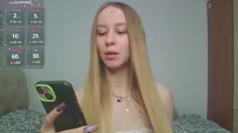 Snapshot of mona__liza chatting on March 4, 9:26 am Mona online show from March 4, 9:26 am