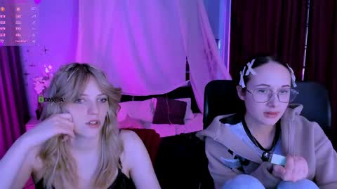 Mona  online show from April 15, 7:10 pm