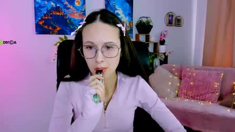 Snapshot of mona_cloud chatting on July 16, 8:42 am Mona online show from July 16, 8:42 am