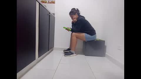 Snapshot of monaa_paloma chatting on March 24, 12:54 pm monaa_paloma online show from March 24, 12:54 pm