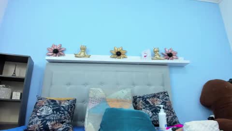 paola online show from February 9, 2:10 pm