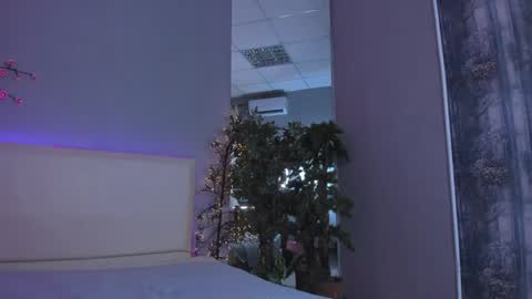 Monica online show from April 15, 5:42 pm