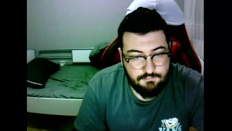 Snapshot of moneyman__24 chatting on December 17, 2:11 pm Mert online show from December 17, 2:11 pm