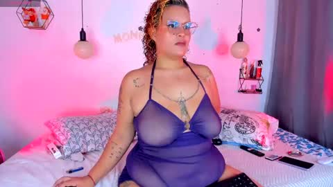 Snapshot of monica_bbw_ chatting on April 28, 4:45 pm aleja independent model online show from April 28, 4:45 pm