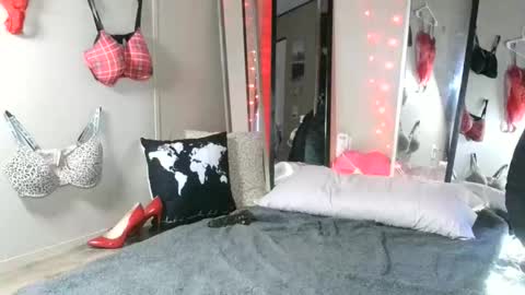 Snapshot of monica_lily chatting on May 29, 5:11 pm Monica online show from May 29, 5:11 pm