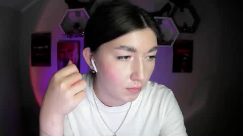 sweet girl and shine body online show from September 19, 1:45 pm