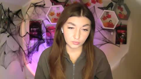 sweet girl and shine body online show from October 6, 9:07 am