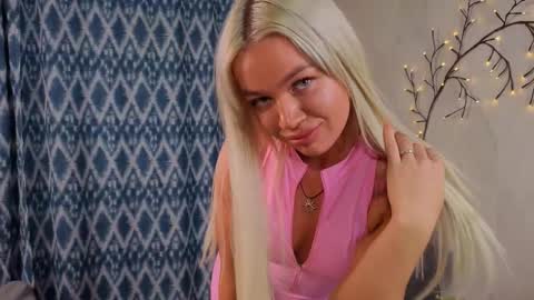 Snapshot of monika_valley chatting on November 9, 2:43 am Monika online show from November 9, 2:43 am