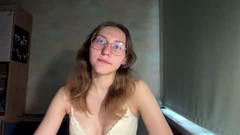 Snapshot of monikakotts chatting on June 17, 1:34 pm Mia online show from June 17, 1:34 pm