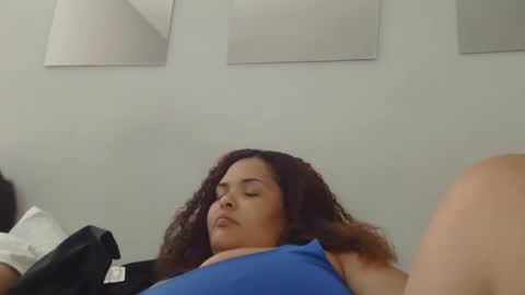 Snapshot of moniqueandpapi chatting on April 18, 9:26 pm Moniquelalatina online show from April 18, 9:26 pm
